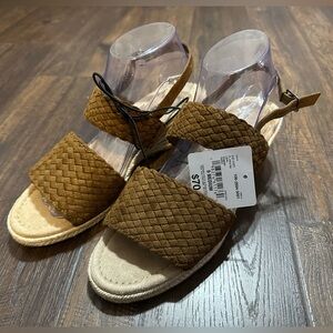 NWT Women’s Size 9M Memory Foam Sandals- St.John’s Bay- Woven Small Wedge